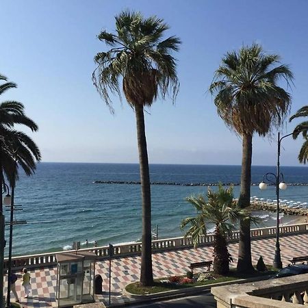 Petit Avec Classe Sanremo Esterno foto