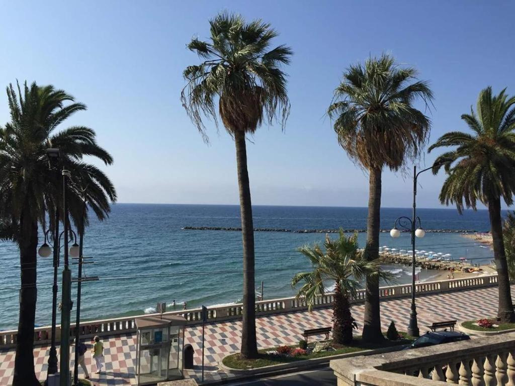 Petit Avec Classe Sanremo Esterno foto