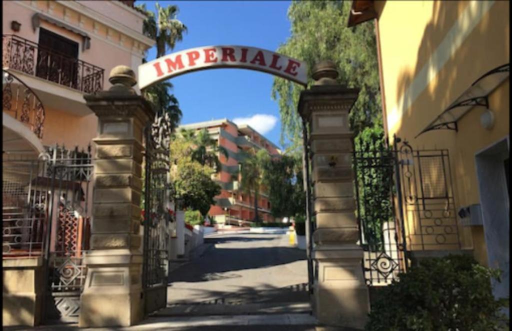 Petit Avec Classe Sanremo Esterno foto