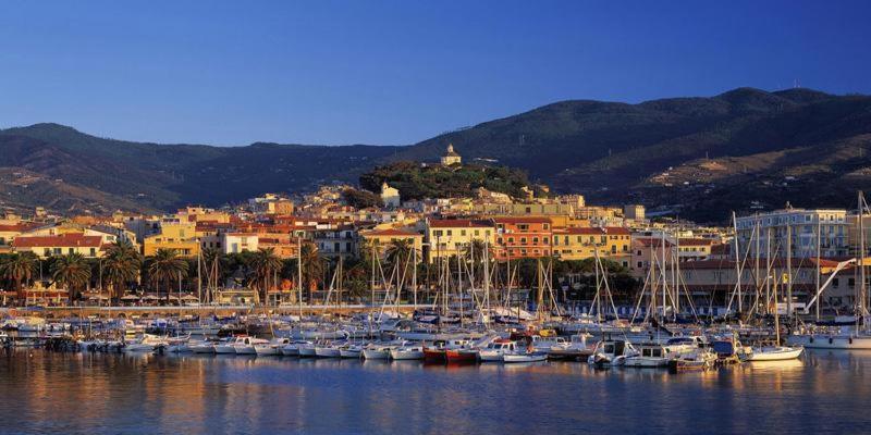 Petit Avec Classe Sanremo Esterno foto