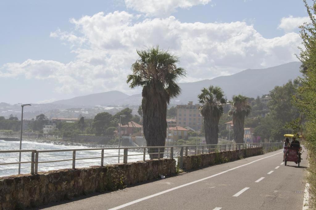 Petit Avec Classe Sanremo Esterno foto