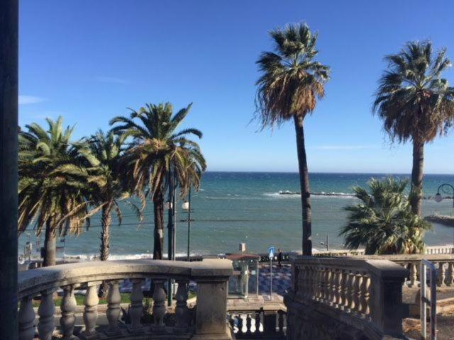 Petit Avec Classe Sanremo Esterno foto