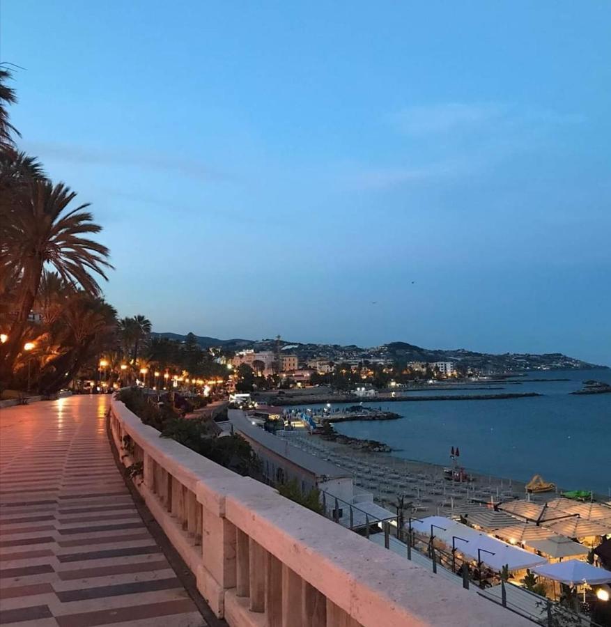 Petit Avec Classe Sanremo Esterno foto
