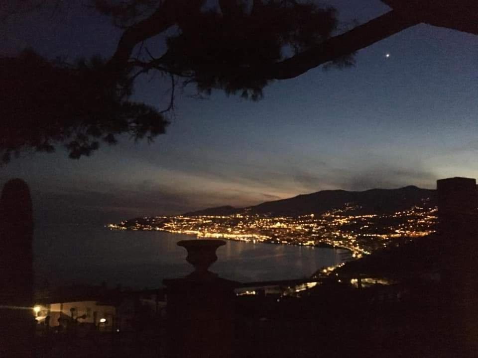 Petit Avec Classe Sanremo Esterno foto